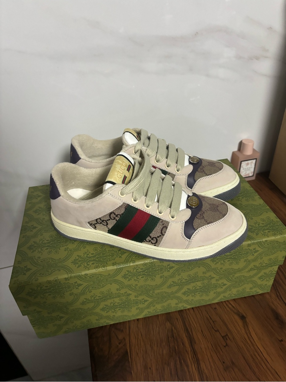 Women's Beige Low-Top Sneakers with Green & Red Stripe